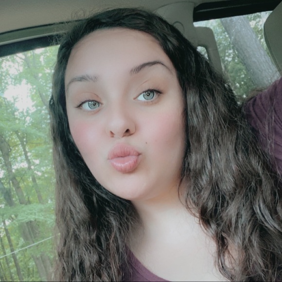 Meet your Posher, Adriana - Picture 1 of 1